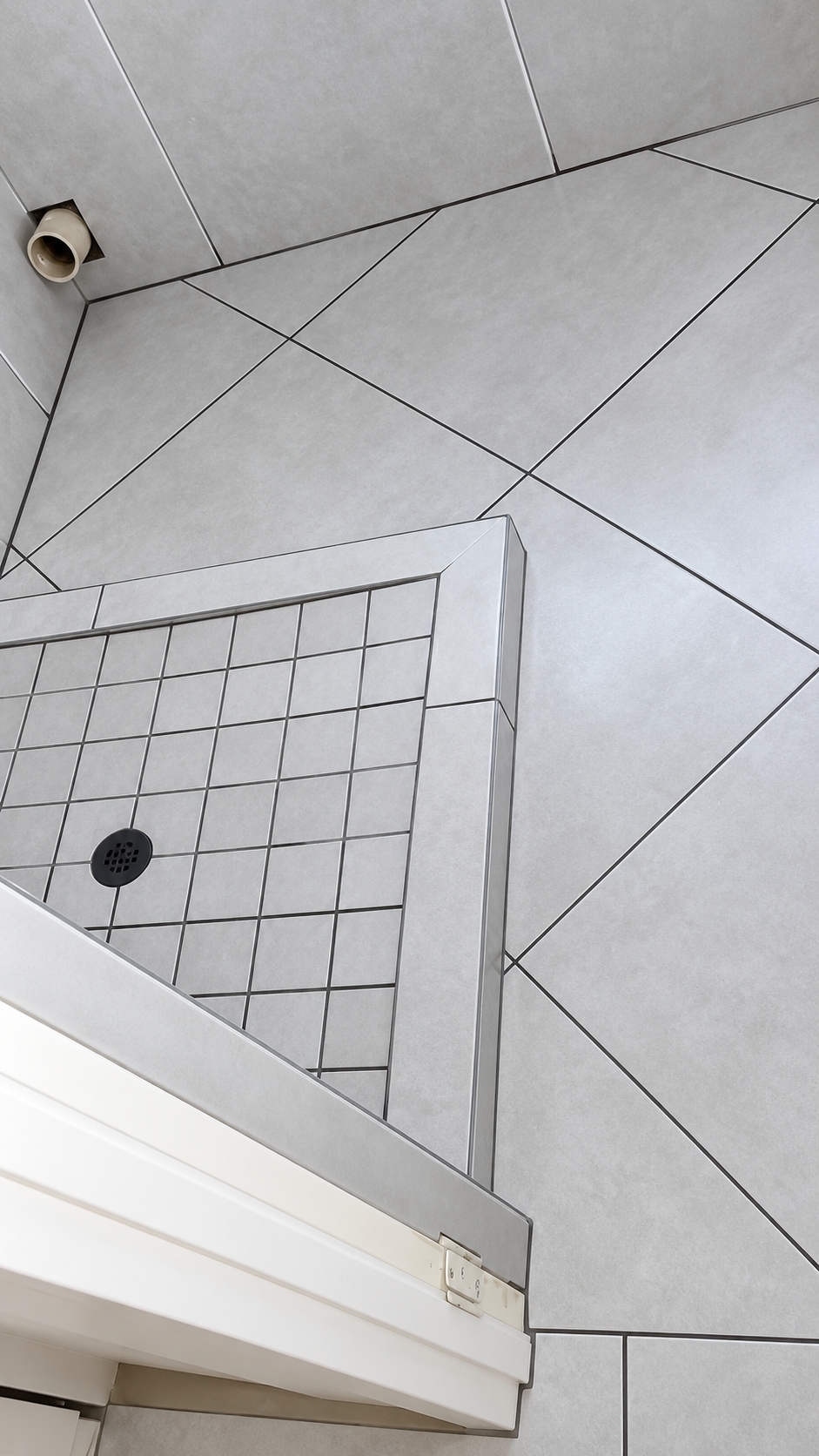 Jackenet team member working on a tiling project